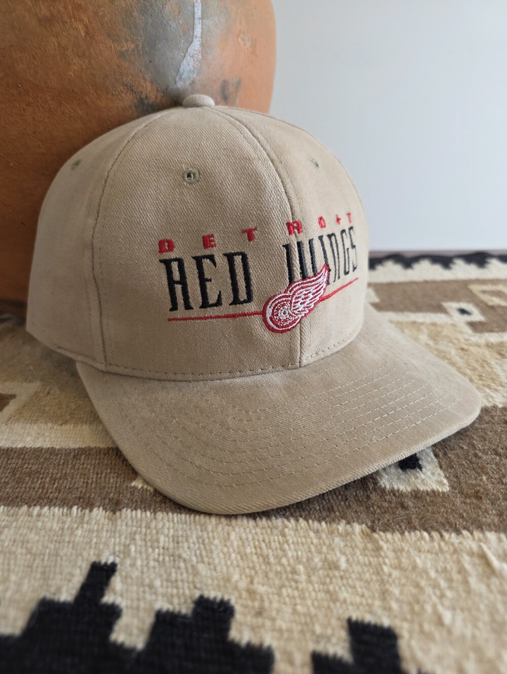 Detroit Red Wings Hockey Starter Brand 'The Right Hat' Tan Snapback Hat NEW